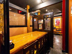 テーブル席は、団体様でも少人数でも、仕切りを使用し調整させて頂いております。