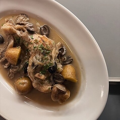 カチャトーラローマ風（骨付鶏もも肉の煮込み）