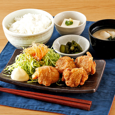 鶏唐揚げ定食/縞ほっけ定食 各