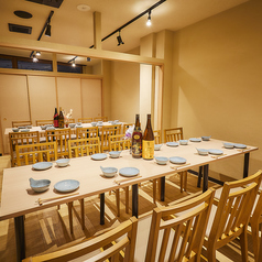 大人の隠れ家個室空間。扉付き個室は6名様～10名様までご利用可能です。