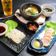 お昼から夜まで多彩なメニューを揃えてお待ちしています