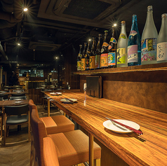 カウンターは4席