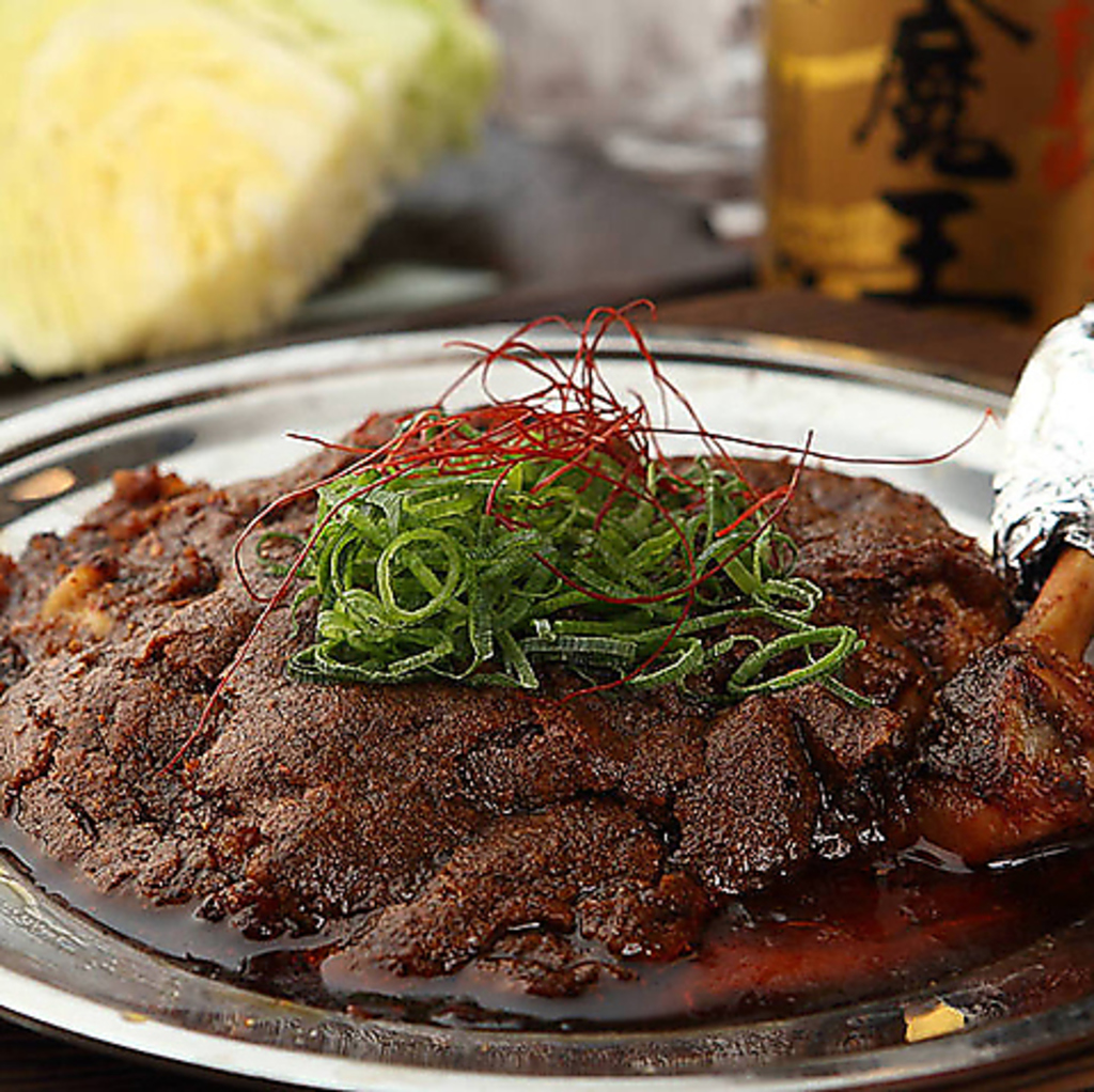 名物 鶏ももの文蔵焼きはお店仕込み★10種類以上のスパイスで焼き上げた辛さが癖になる自慢の逸品◎
