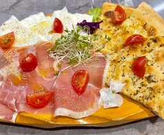 生ハムとモッツァレラとフォカッチャ盛り