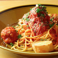 料理メニュー写真&nbsp;スパイスを練り込んだ大きなミートボールスパゲッティー