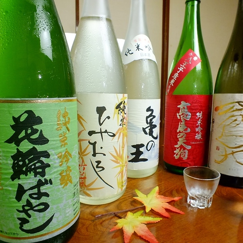 店主こだわりの日本酒は秋田の酒蔵千歳盛から仕入。美味しい食事と併せてご堪能あれ。