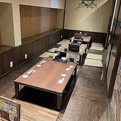 ゆったり寛ぎながらお食事ができる広々としたお席。