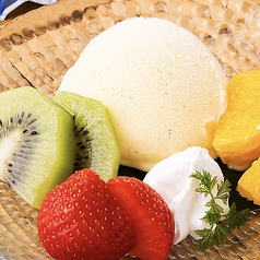 季節のフルーツバニラ添え