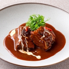 牛ほほ肉の赤ワイン煮