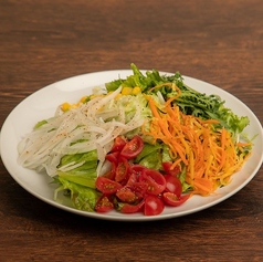 10品目のフレッシュ野菜のサラダ ヴィネグレットアンチョビ