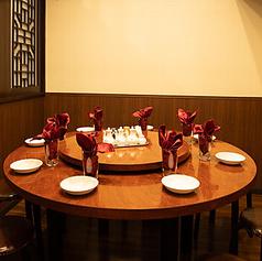 完全個室の円卓個室（5～8名様）です。ご家族や友人の集まりにも。