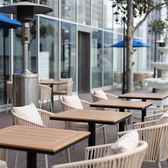 【テラス★】ゆったりと寛いで頂けるよう大きめにご用意！女子会や誕生日会・飲み会などにぴったり♪