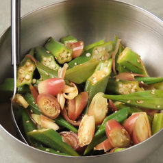 ～オクラとねぎの和え物～ヘルシーメニューで体に優しい！お酒に合う味付けでご用意してます。