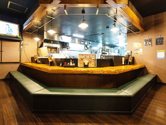 カウンター８席分ご用意があります。