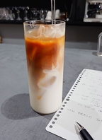 豊かな香りのコーヒーを、贅沢スイーツとともに堪能