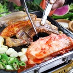 【こだわりの国産豚サムギョプサル】契約農家から直送した新鮮野菜をご一緒にお召し上がりください。