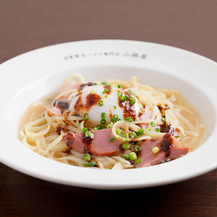 焦がし醤油がけ鴨ととろーり半熟玉子の和風ソース