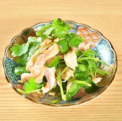 蒸し鶏とパクチーの山椒ナムル