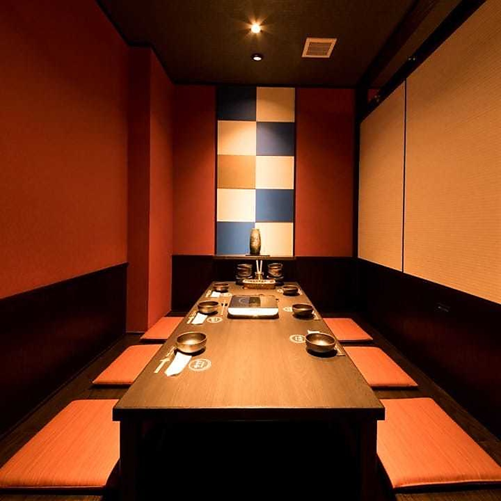 少人数から大人数までご対応可能な人気の掘りごたつ席を完備しております。