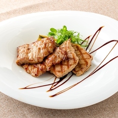 イベリコ豚のセクレトとロースのミックスグリル