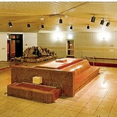 広々とした大浴場。浴槽を広めに設計しているので、ゆったりと寛げます。