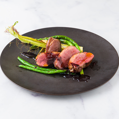 ハンガリー産鴨胸肉のロースト　マデラ酒のソース