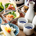 和食は、やはり日本酒や焼酎とともに楽しみたいもの。全国各地から日本酒、焼酎を豊富に取り揃えております。定番で人気のものだけでなく、希少な地酒や焼酎、特別なお食事の場に相応しいものもご用意しております。シーンに合わせてお召し上がりください。