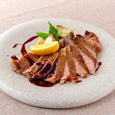 黒毛和牛のリブステーキ　サングリアのソース