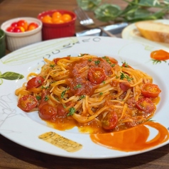 フレッシュトマトのナポリ風パスタ