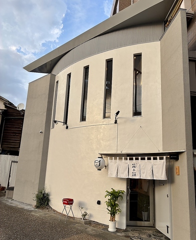 箱崎駅6分◆新鮮な国産牛ホルモンの肉刺しと煮込みを和風空間で。寛げる座敷席あり◎