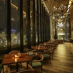 温かな灯りに包まれた店内で、東北の旬食材を活かした贅沢ディナーを満喫。