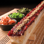 【和桜の名物 ユッケ寿司】ご飯の上に贅沢にびっしりとユッケが♪当店自慢の特製ダレと一緒にどうぞ