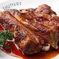 シャッターズのおすすめナンバーワン！自慢のスペアリブ