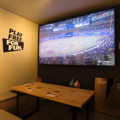 1~4名テーブル一番大きなテレビ下でスポーツ観戦できる一番人気なテーブルです!