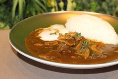 キノコと牛ほほ肉カレーの写真