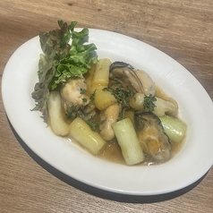 牡蠣と白ネギのガーリックバター炒め