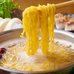 コースの〆にはラーメンでスープを最後の一滴までご堪能いただけます♪具材の旨みが溶けだして美味！