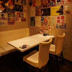 ソファーでゆっくりとお過ごしいただけるソファー席です。