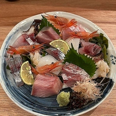 輪島港や氷見港で厳選し仕入れた新鮮な鮮魚や活魚の盛り合わせ