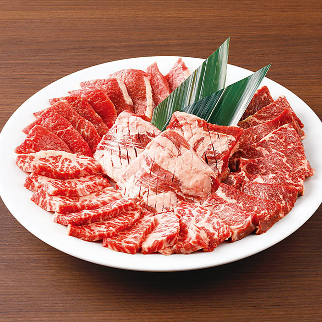 大皿メニューは”並(2～3名様向け)”、大(3～4名様向け)”と人数にあわせてご注文いただけます◎