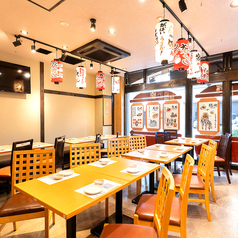 【大小さまざまなお席をご用意】店内は温かみのある明かりで雰囲気抜群♪気の合うお友達との飲み会や女子会などに是非ご利用ください。お席は人数に合わせてご用意できます。ご相談ください！新鮮な海の幸を味わいながら、ゆったりとおくつろぎください。