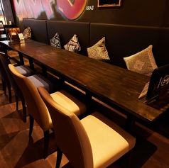 【8～10名テーブル席】団体様のお食事にも対応可能です。打ち上げや歓送迎会、忘年会にもぴったりな雰囲気♪