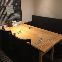 4名様用テーブルです。ご予約人数により調整も可能ですのでお声がけ下さい。