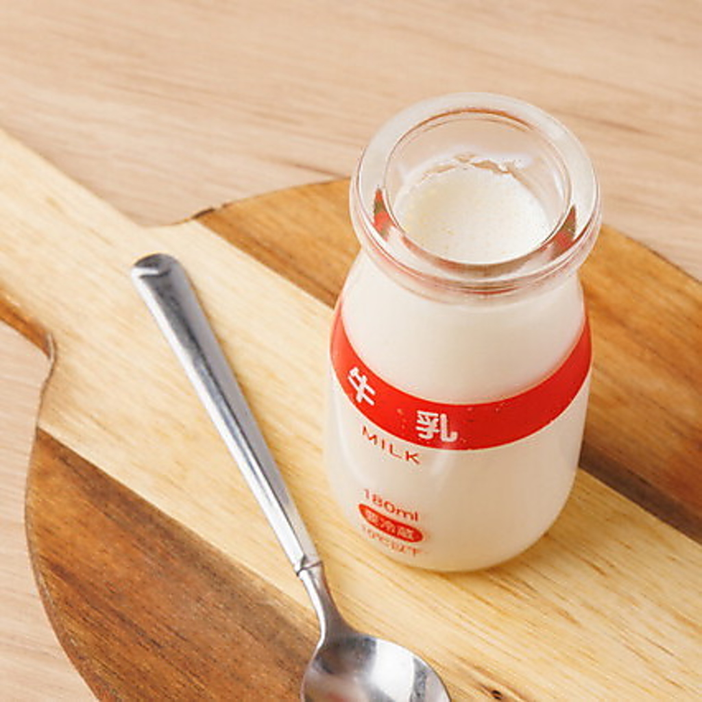 お食事の〆にぴったり！牛乳瓶に入った可愛らしい杏仁豆腐もございます！