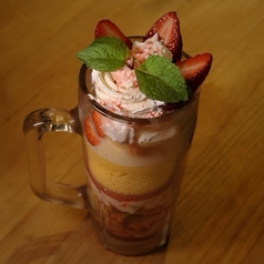 ジョッキde苺パフェ 