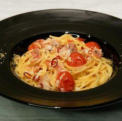 ベーコンとトマト ペペロンチーノ