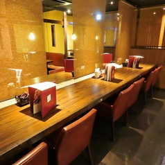 合コンや女子会、接待におすすめのテーブル個室をご用意しております。ダウンライトが大人の空間を演出致します。当店自慢のお食事をごゆっくりお楽しみいただける個室となっておりますので、ご希望のお客様はご予約がおすすめです♪