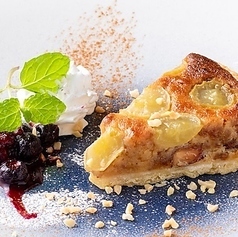 季節のフルーツのアーモンドタルト
