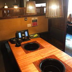 背の高いボックス席は周りを気にせずご利用いただけます！2～4名様におすすめ！