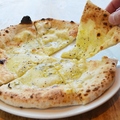 料理メニュー写真 4種のチーズピザ